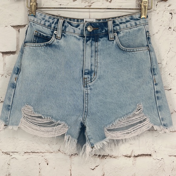 Princess Polly Light Denim Cut Offs, Size 2 - Picture 3 of 10